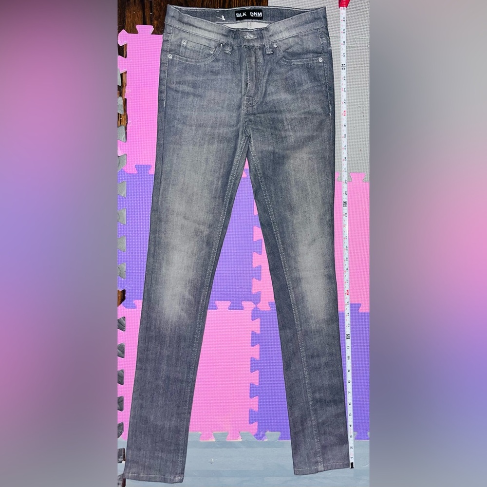 Blk Dnm women’s sz 26/31 gray jeans. Skinny leg